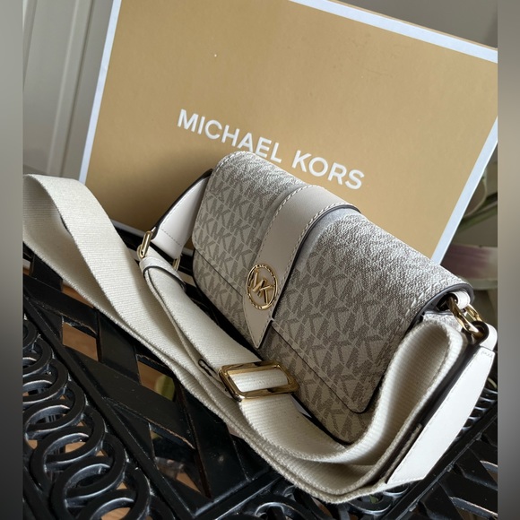 ❌SOLD❌NWT Michael Kors Greenwich Logo Sling Crossbody Bag - Picture 5 of 11